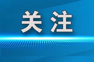 这身穿搭如何？C罗现场观看拳击比赛！